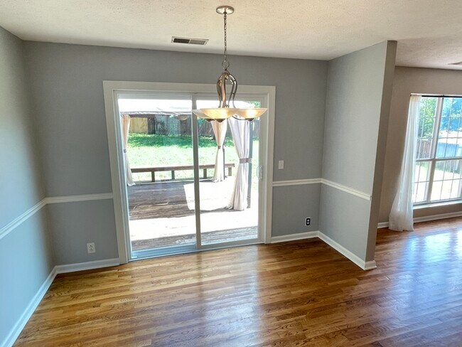 Foto del edificio - Harbortowne corner lot home with fenced yard and deck!