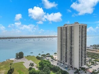Building Photo - 5600 N Flagler Dr