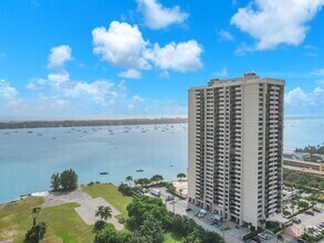 Building Photo - 5600 N Flagler Dr