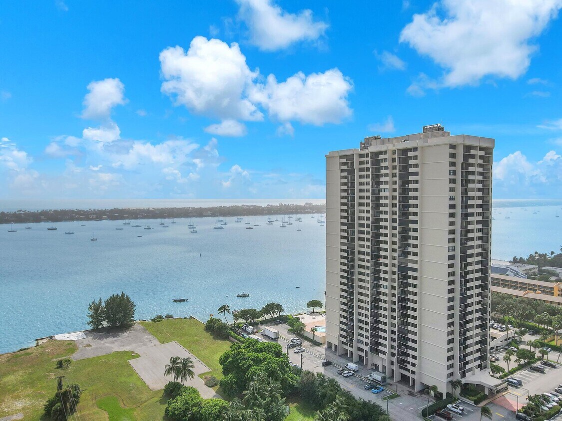 Primary Photo - 5600 N Flagler Dr