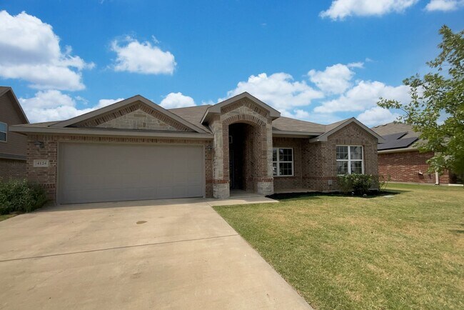 Foto del edificio - 4124 Bridle Path Ln