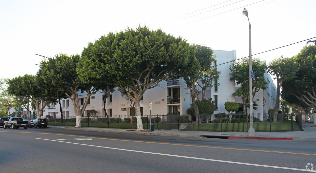 Building Photo - Pico Union Villas