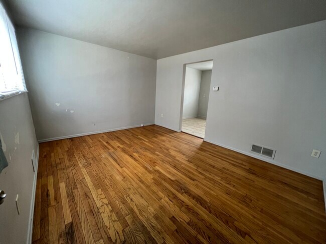 Living Room - 428 Brierly Ln