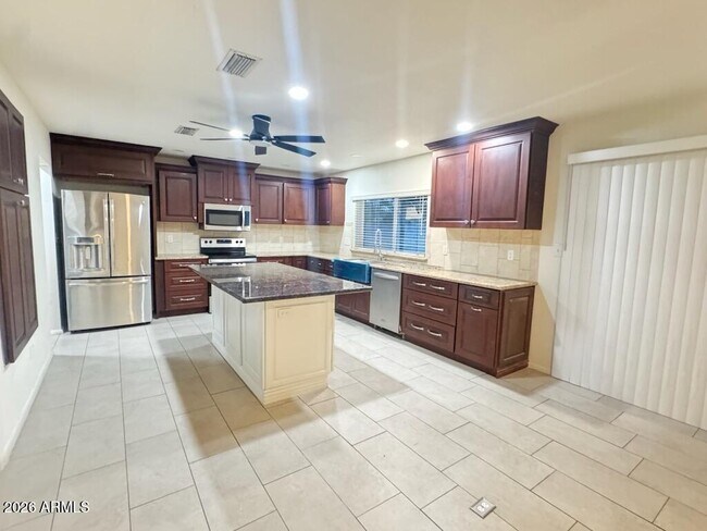 Foto del edificio - 4816 S Taylor Dr