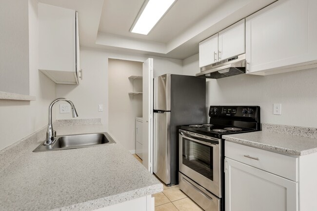 Interior Photo - Avon Park