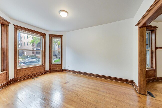 Foto del edificio - 3515 N Wilton Ave
