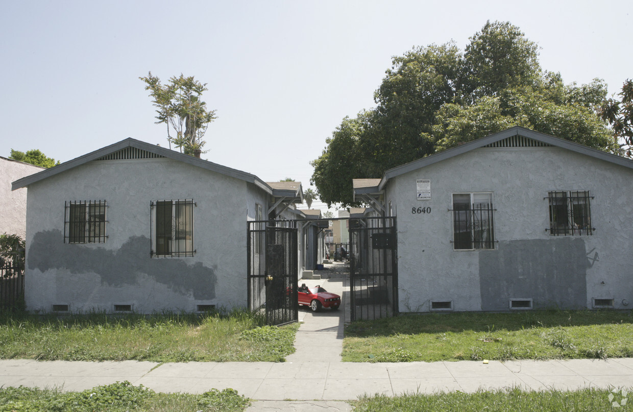 Foto principal - 8640 Denver Ave