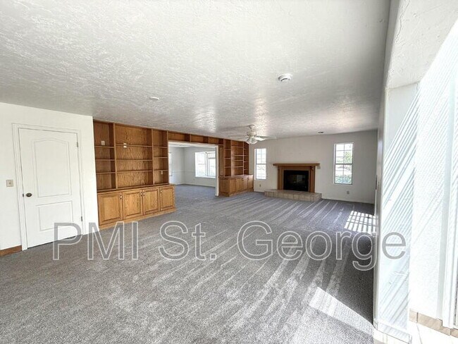 Building Photo - 2506 W Grandview Dr