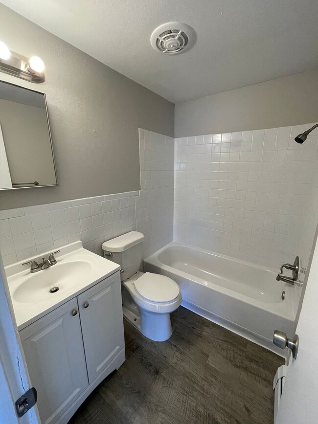 Foto del edificio - Beautiful Remodeled Apartments