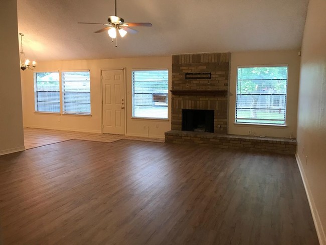 Foto del edificio - Four bedroom in Northwest Crossing