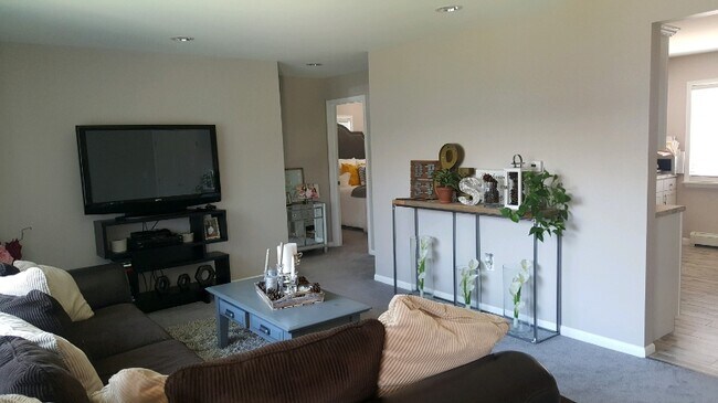 Building Photo - 133 S 18th Ave