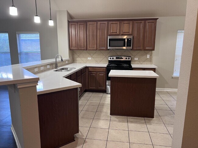 Foto del edificio - Coming Soon! 3BD 2BA Home for Rent: Kyle T...
