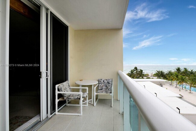Building Photo - 5001 Collins Ave