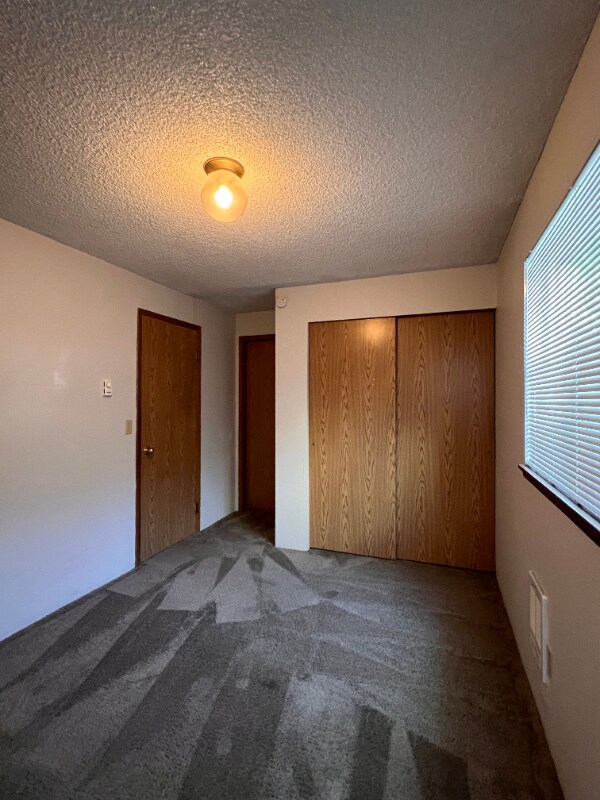 Foto del edificio - 10522 Lake City Way NE