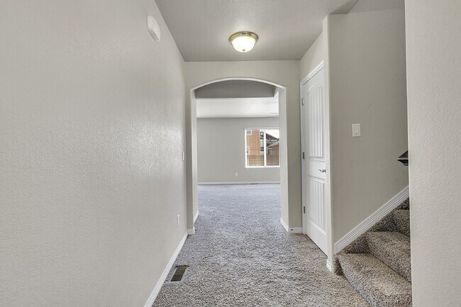 Building Photo - $2,495.00 3-bedroom, 2.5-bathroom in Color...