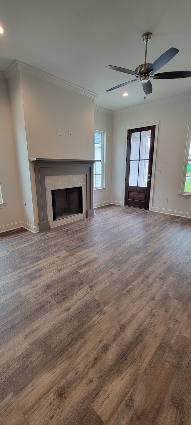 Building Photo - 204 Bennington Ln