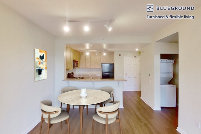 Building Photo - 1099 Admiral Ct