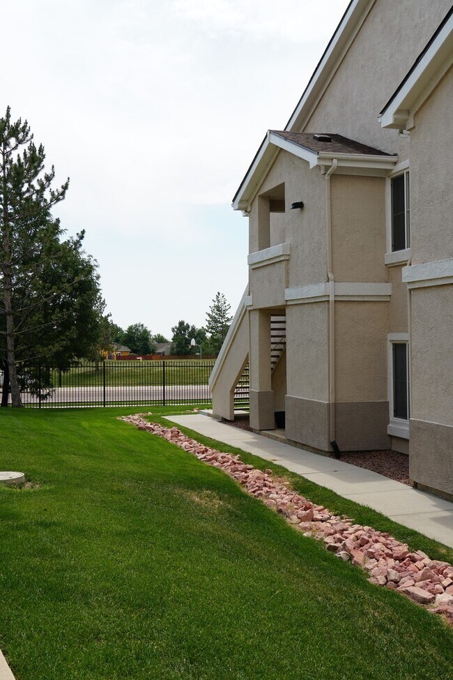 Foto del edificio - 3770 Strawberry Field Grove