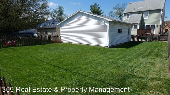 Building Photo - 3316 N Sheridan Rd