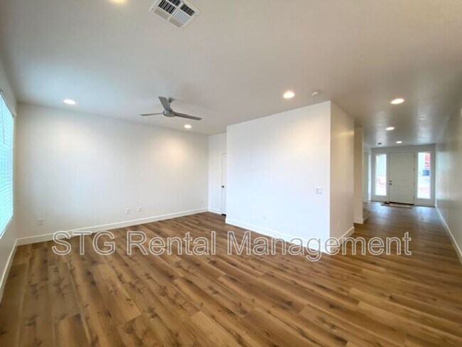 Building Photo - 438 N Stone Mountain Dr