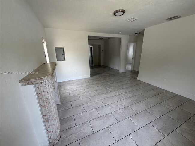 Foto del edificio - 7675 NW 3rd Ave