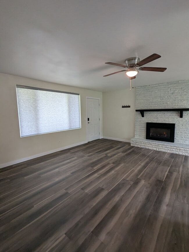 Building Photo - Very nice 3 bd 2 bath