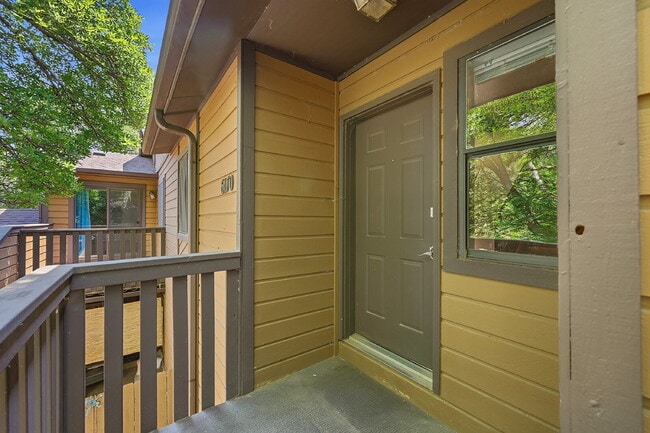 $2,845.95 - 3 Bed, 2 bath Condo with Lofted Bonus Space and In Unit Laundry! - $2,845.95  - 3 Bed, 2 bath Condo with Lofted Bonus Space and In Unit Laundry!