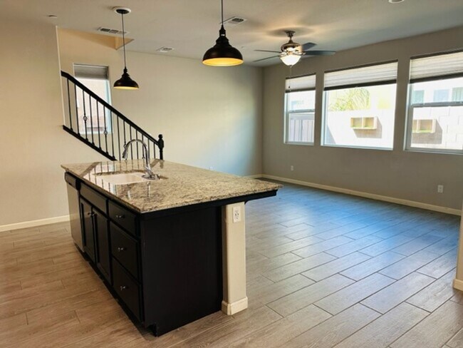 Foto del edificio - $2,295 Fowler & Belmont, 3 Bed - E. Peruna Way, Fresno - Gated Community & Pool