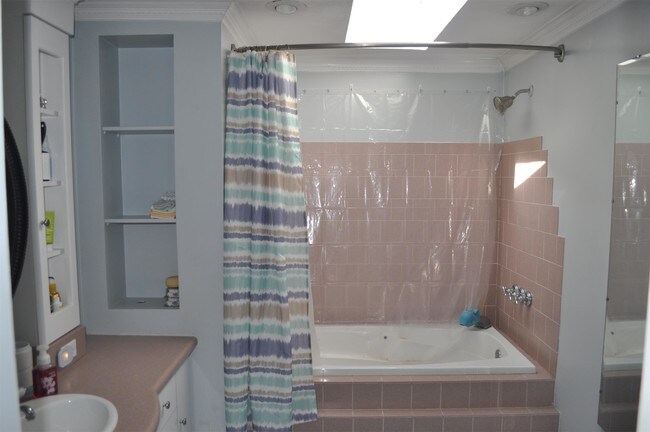 Building Photo - 200 Wood Valley Ct