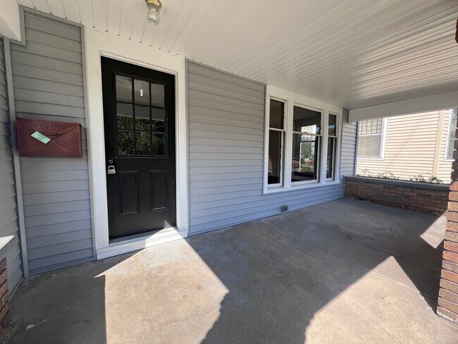 Foto del edificio - Charming Four Bedroom Home on SE Side!