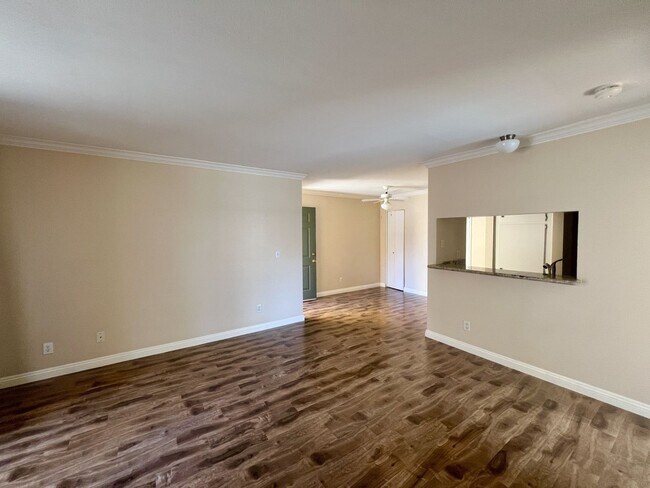 Foto del edificio - 10655 Lemon Ave