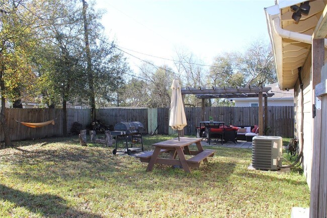 Building Photo - 3922 Porter St