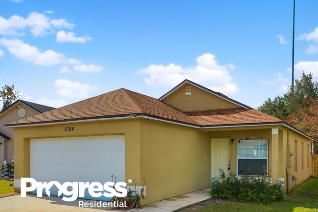 Building Photo - 5704 English Oak Dr S