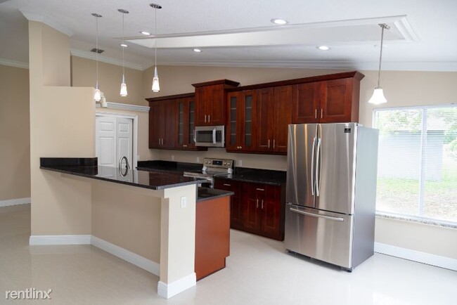 Building Photo - 3 br, 2 bath House - 8115 Lesia Cir