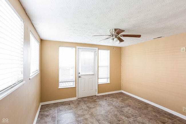 Building Photo - 51 Sunset Mnr Dr