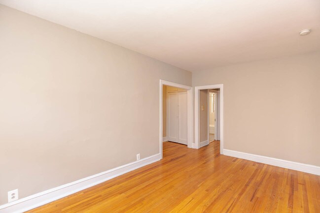 Building Photo - 1329 W Touhy Ave