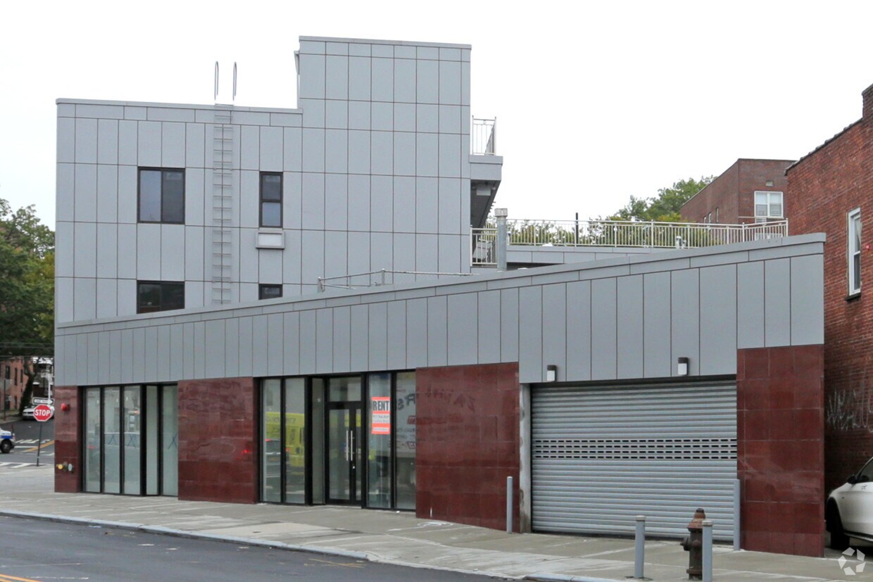 Foto del edificio - 38-06 Greenpoint Ave