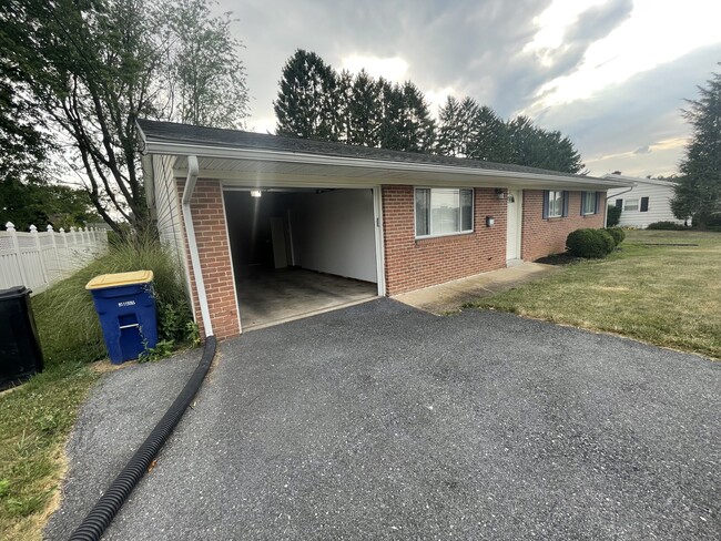 Building Photo - 16 Slate Hill Rd