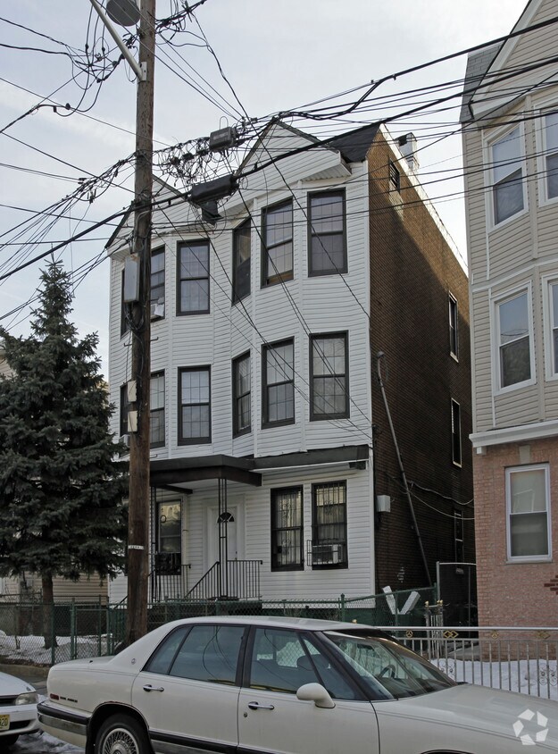 Building Photo - 37 Clarke Ave