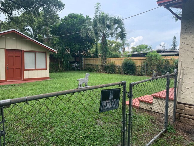 Building Photo - 2 Bedroom, 2  bath , additional room with ...
