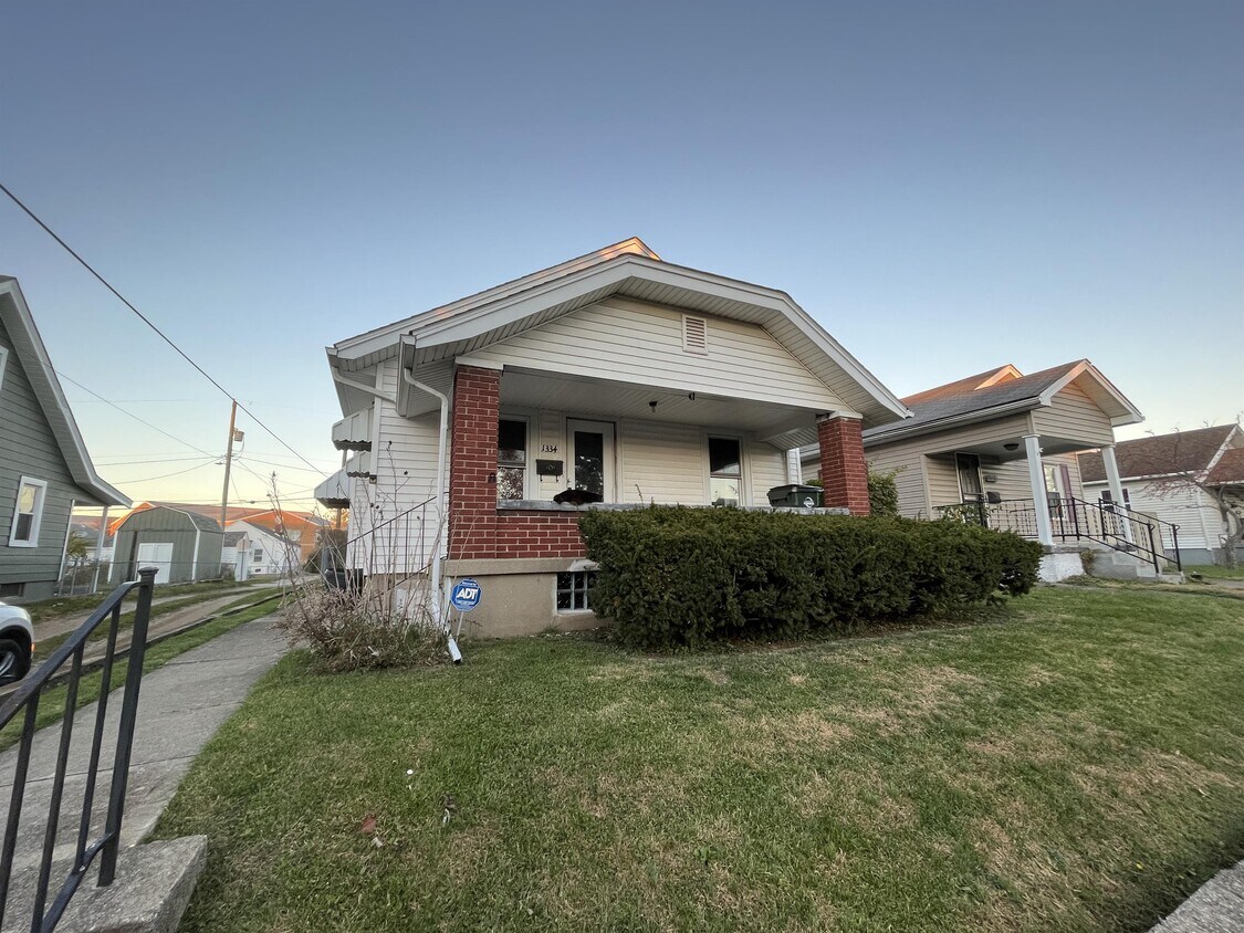 Primary Photo - 1334 Campbell Ave