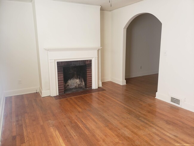 Building Photo - 402 Randall St
