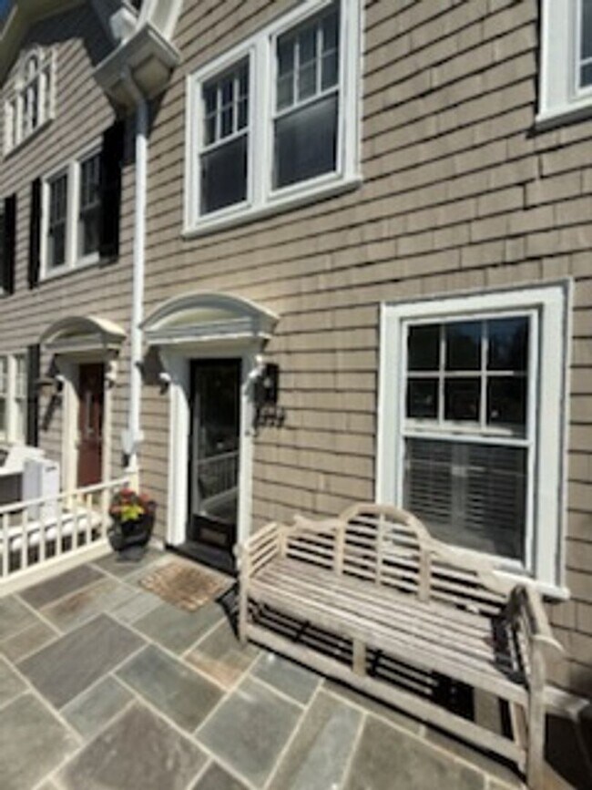 Foto del edificio - *DREAM LOCATION* 6BR Completely Renovated Duplex