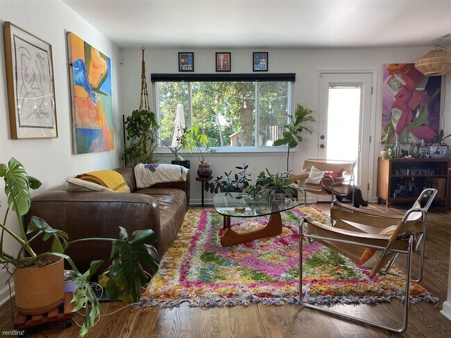 Foto del edificio - 2 br, 1.5 bath Townhome - 617A Moore Avenue