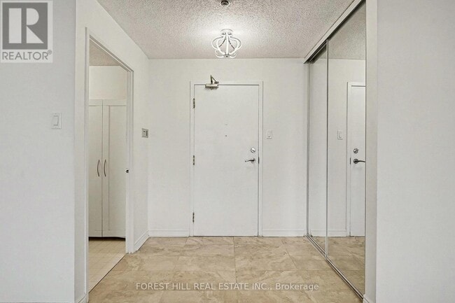 Photo du bâtiment - 7300 Yonge St