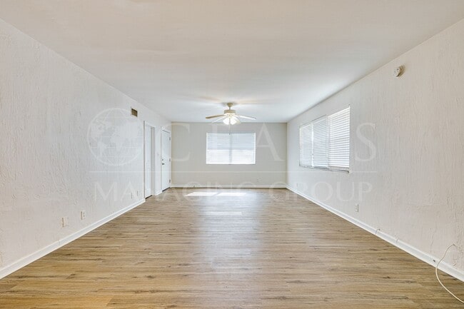 Foto del edificio - 517 University Blvd