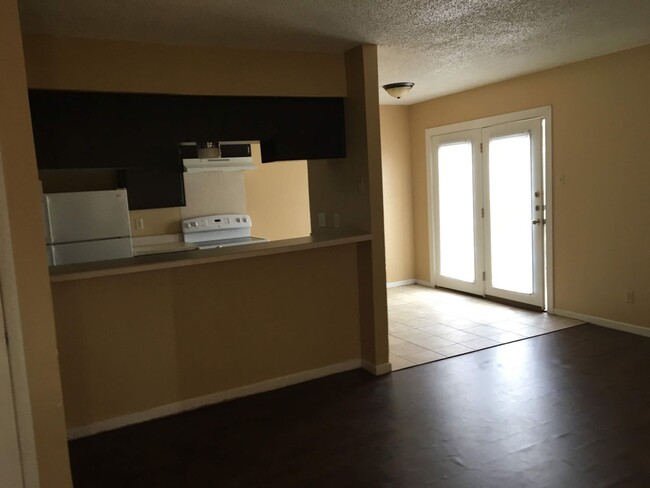 Foto del edificio - 1102 Covey Ln