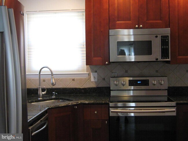 Foto del edificio - 7717 Old Woodstock Ln