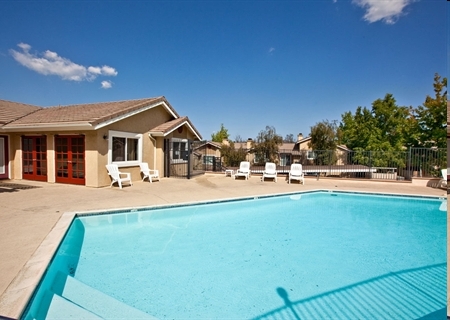 Piscina - Heritage at Canyon Pointe Apartments