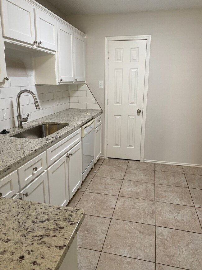 Foto del edificio - 7901 Albany Ave